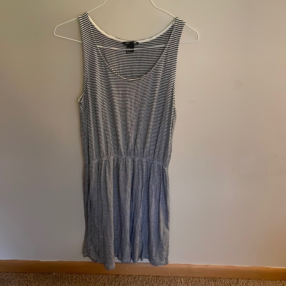 H&M BLACK AND WHITE STRIPED DRESS